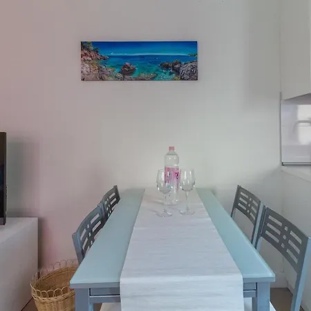 New And Cute Close To The Beach. Apartment *
